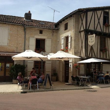 La Vieille Maison Rose Acomodação com café da manhã Nanteuil-en-Vallée Exterior foto