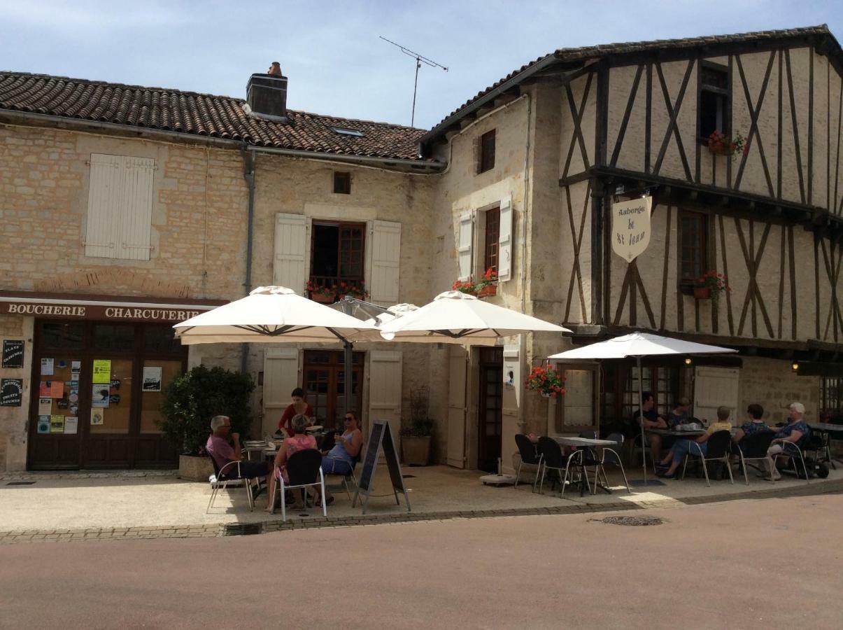 La Vieille Maison Rose Acomodação com café da manhã Nanteuil-en-Vallée Exterior foto