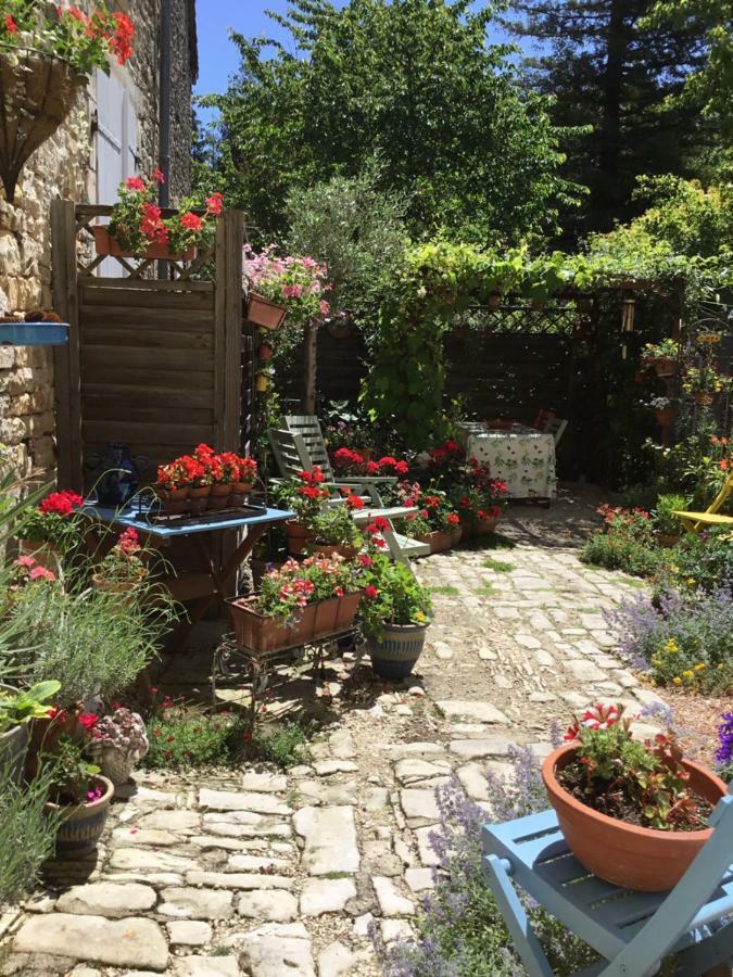 La Vieille Maison Rose Acomodação com café da manhã Nanteuil-en-Vallée Exterior foto