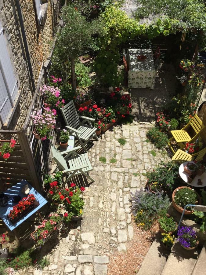 La Vieille Maison Rose Acomodação com café da manhã Nanteuil-en-Vallée Exterior foto